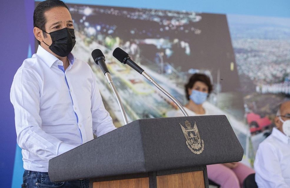 El Gobernador Pancho Domínguez entrega rehabilitación y ampliación de calles Bosque de Versalles y Camino a San Francisco en Corregidora.