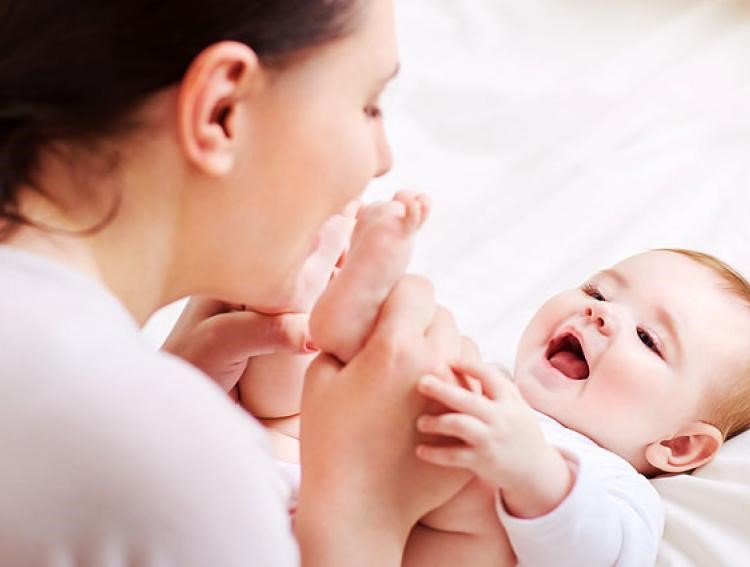 Hormona presente en la maternidad y lactancia protege el cerebro de las mujeres
