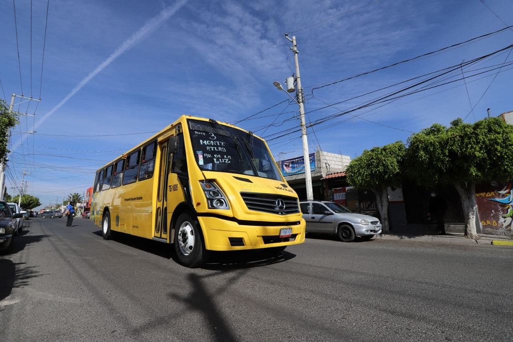 Municipio de Querétaro habilitará transporte gratuito para trasladar a adultos mayores a los centros de vacunación.