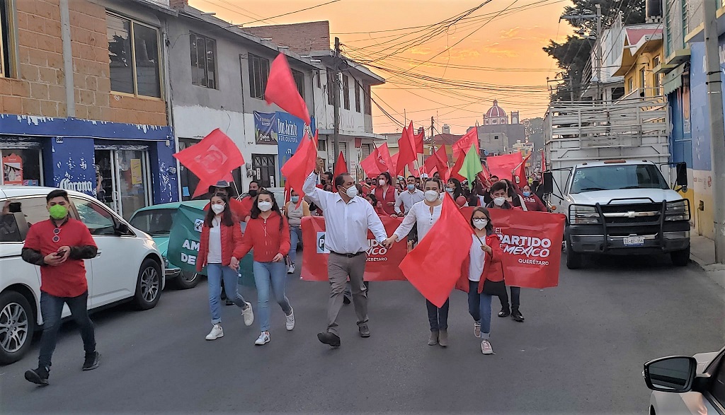 René Mejía Montoya se registra como candidato del PRI a la Alcaldía de Amealco.