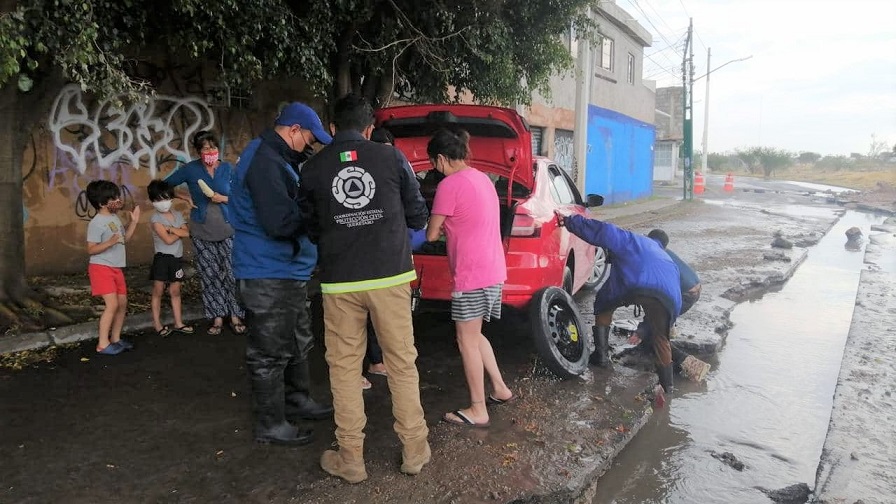 22 autos afectados y 22 viviendas inundadas, el saldo de intensas lluvias en Querétaro Capital.