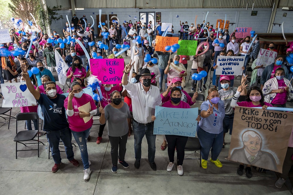 Enrique Vega Carriles se compromete a construir dos polideportivos en El Marqués.