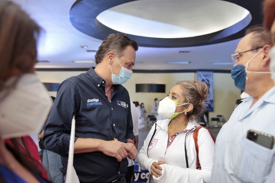 Mauricio Kuri se compromete a crear el primer banco de medicinas gratuitas del país.