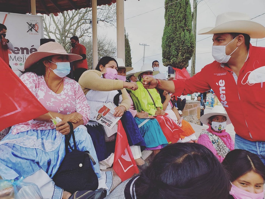 Se compromete René Mejía a construir Hospital General en Amealco.