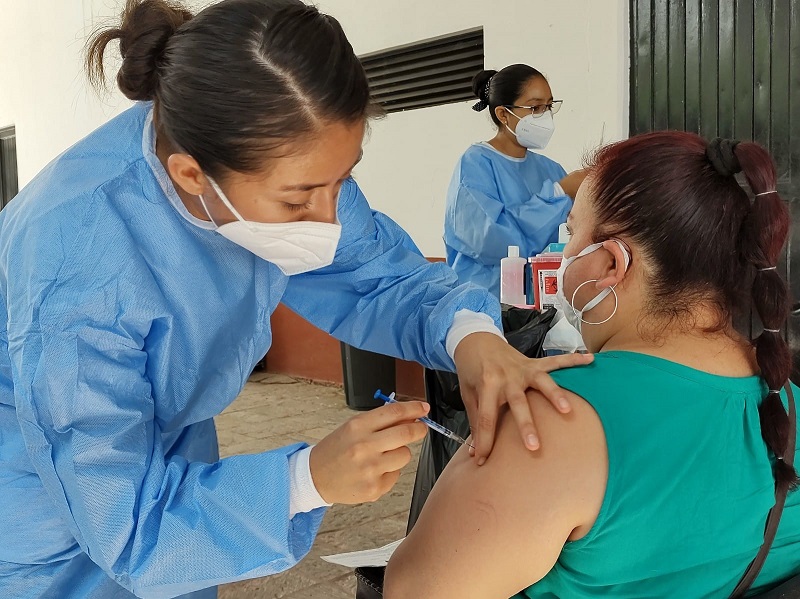 Abren registro para vacunar contra COVID-19 a personas de 40-49 años en Querétaro