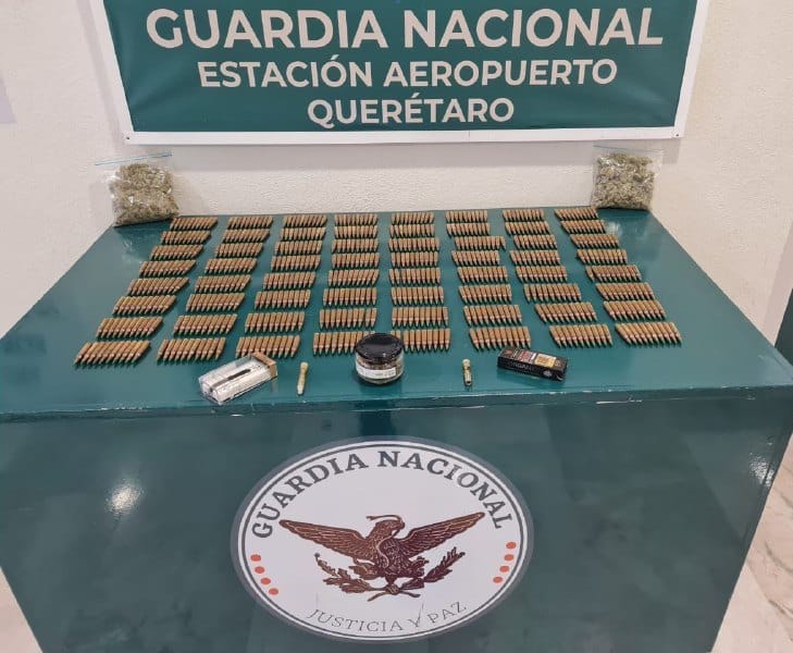Aseguran casi mil cartuchos útiles para arma larga en Aeropuerto de Querétaro.