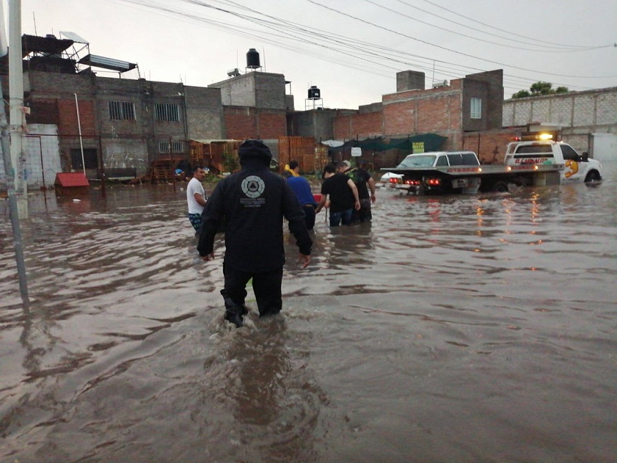 Lluvias torrenciales afectan a Querétaro Capital.