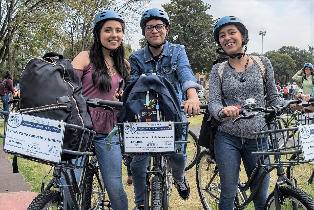 Aseguran que pedalear al aire libre produce felicidad.