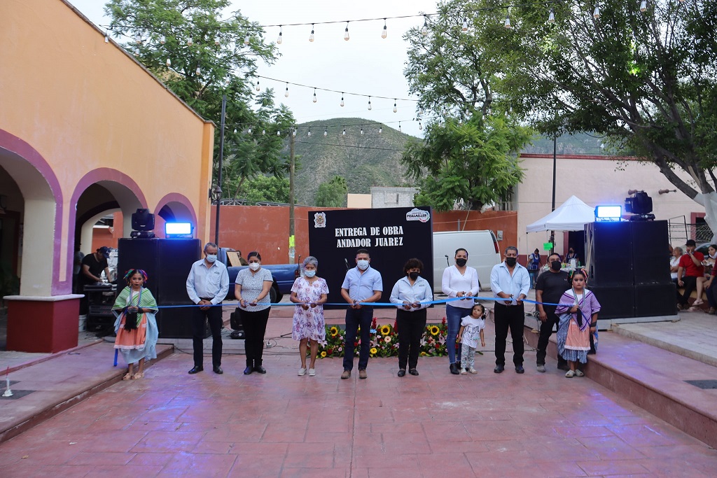 Juan Carlos Linares entrega rehabilitación de Andador Juárez