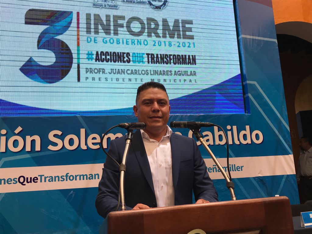 Juan Carlos Linares presentó su tercer informe de Gobierno.