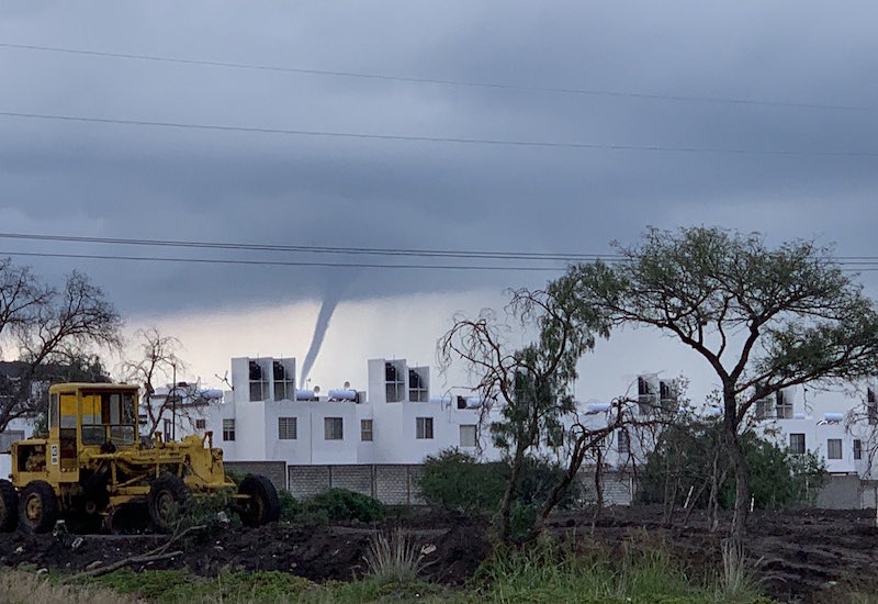 Captan nube embudo en Corregidora