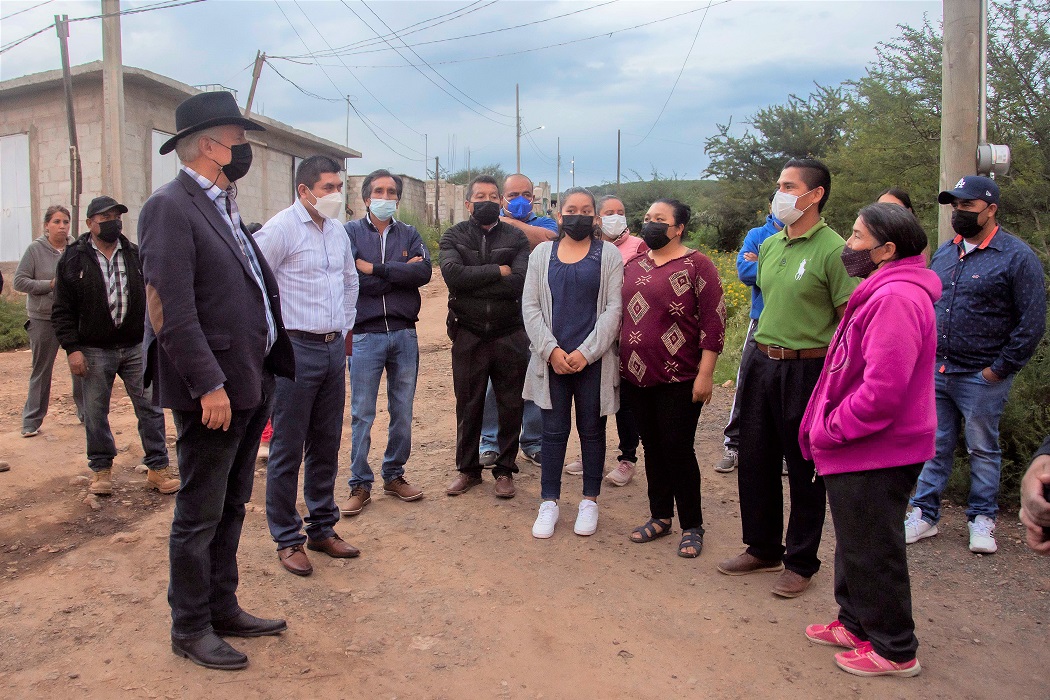 Enrique Vega Carriles entrega obras a los habitantes de Cumbres de Conín, Palo Alto y San José Navajas