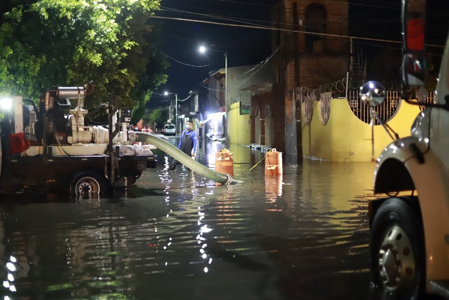 Inundaciones Atienden afectaciones por lluvias intensas en Queretaro Capital