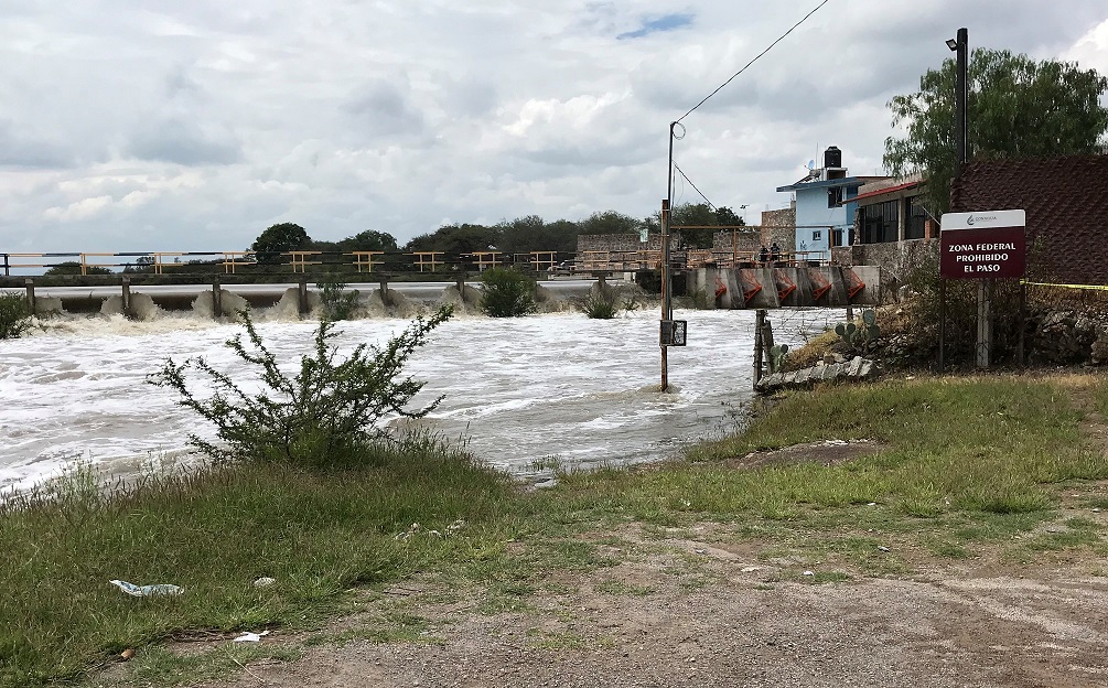 Tequisquiapan regresa a semáforo Amarillo por nuevos escurrimientos hacia el Río San Juan