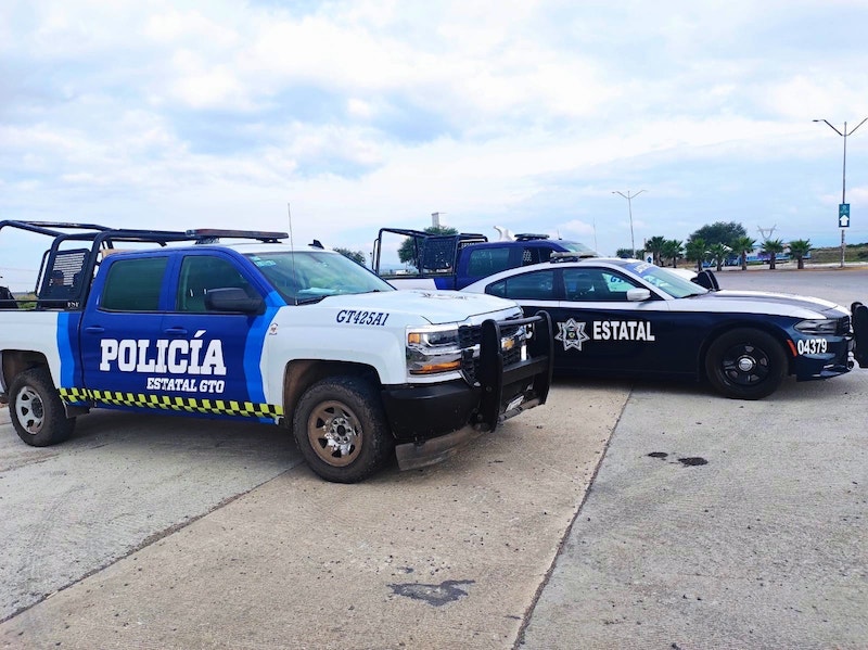 Conductor de tractocamión evade puesto de revisión en Apaseo el Alto; Policías de Querétaro lo aseguran.