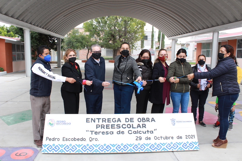 Entregan obras educativas en Pedro Escobedo por 14 mdp