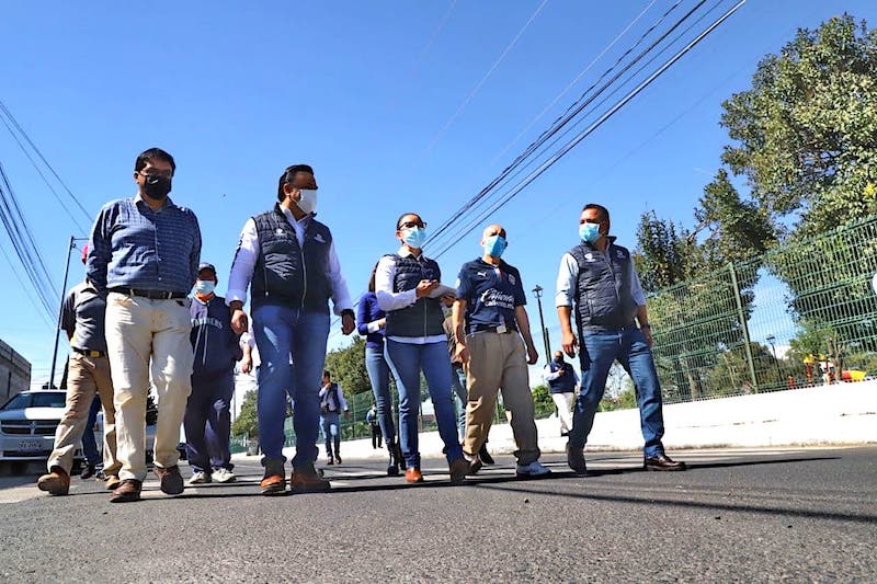 Luis Nava acude a la Colonia Universo 2000 para supervisar obras de reencarpetado de calles