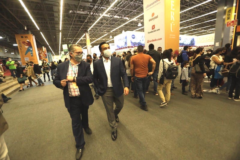 Participa Luis Nava en la Feria Internacional del Libro de Guadalajara.