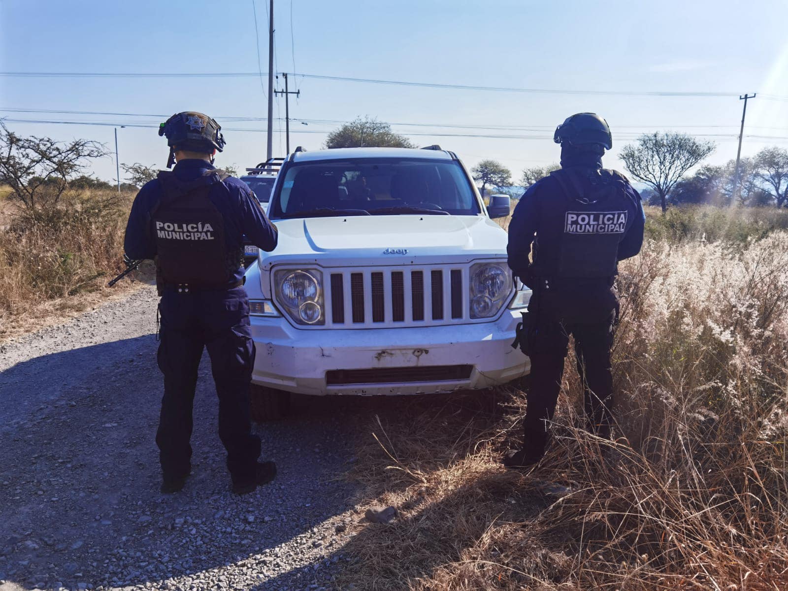 Policías de Apaseo el Alto recuperan camioneta robada en Querétaro.