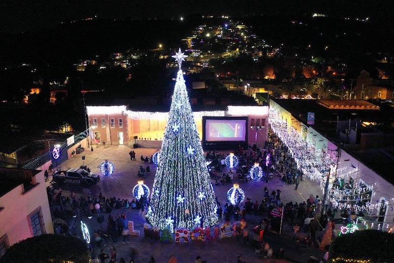 Encienden Árbol Navideño en El Marqués.