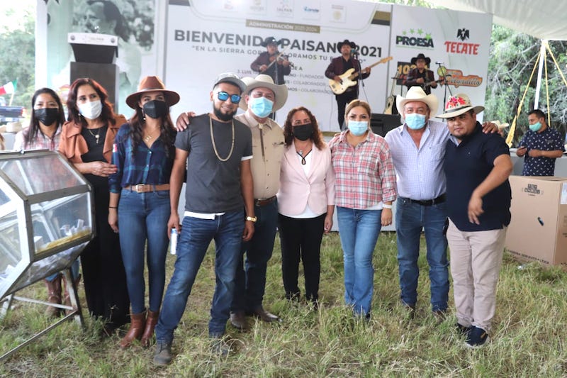 Reconoce Lupita Ramírez a migrantes de Pinal de Amoles