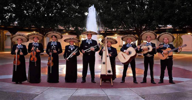 A pesar de las adversidades los mariachis siguen preservando la música popular