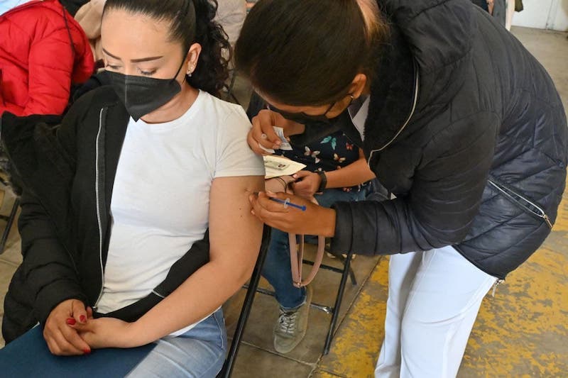 Avanza vacunación AntiCOVID del sector educativo de Querétaro