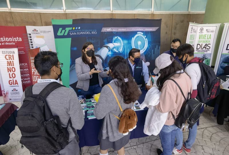 Asisten tres mil jóvenes a la 1er Feria de Orientación Vocacional