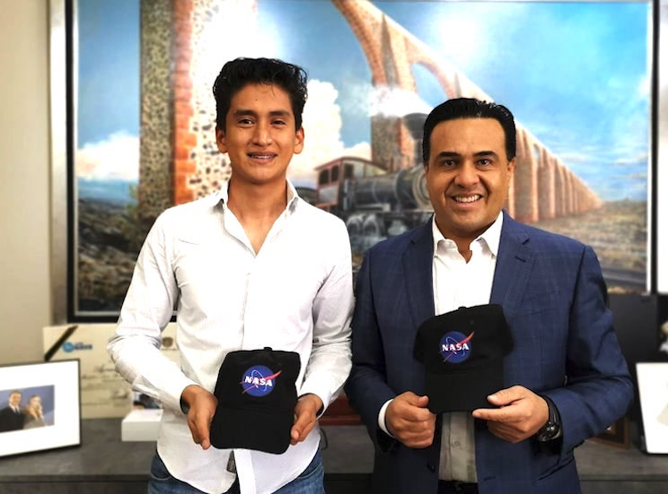 Luis Nava se reúne con joven queretano seleccionado por la NASA