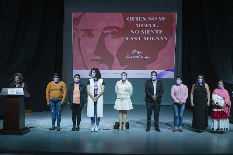 Realizan en Amealco la conferencia “El valor de ser mujer”.