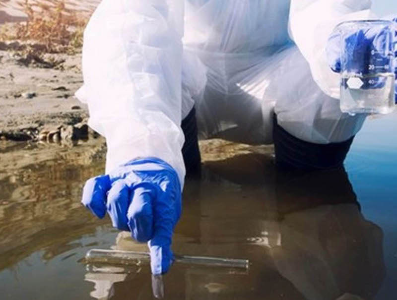 Investigadores de la UNAM monitorean el virus SARS-CoV-2 y fármacos en aguas residuales.