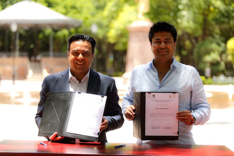 Luis Nava firma carta de amistad con el municipio de Huajuapan de León, Oaxaca