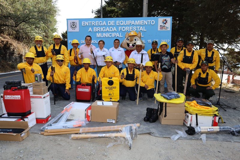 Lupita Ramírez Plaza entrega equipamiento a la brigada Municipal Rural