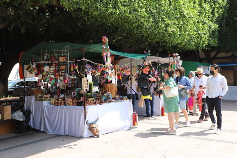 Municipio de Querétaro apoya a comerciantes y artesanos con 550 espacios por temporada vacacional.
