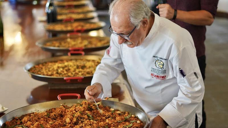 El Chef Rogelio Castañón Félix gana concurso del Festival de la Paella en Querétaro