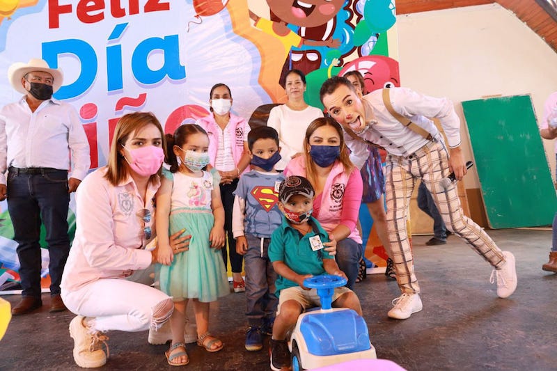 Festejan Día del Niño en cabecera municipal y delegación de San Pedro Escanela, Pinal de Amoles.