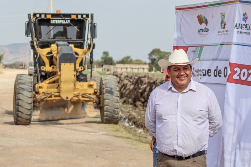 René Mejía encabeza arranque de obras en comunidades de Amealco.