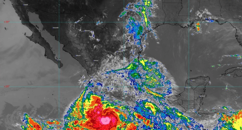 El Huracán Blas provocará lluvias torrenciales en 8 estados del país.