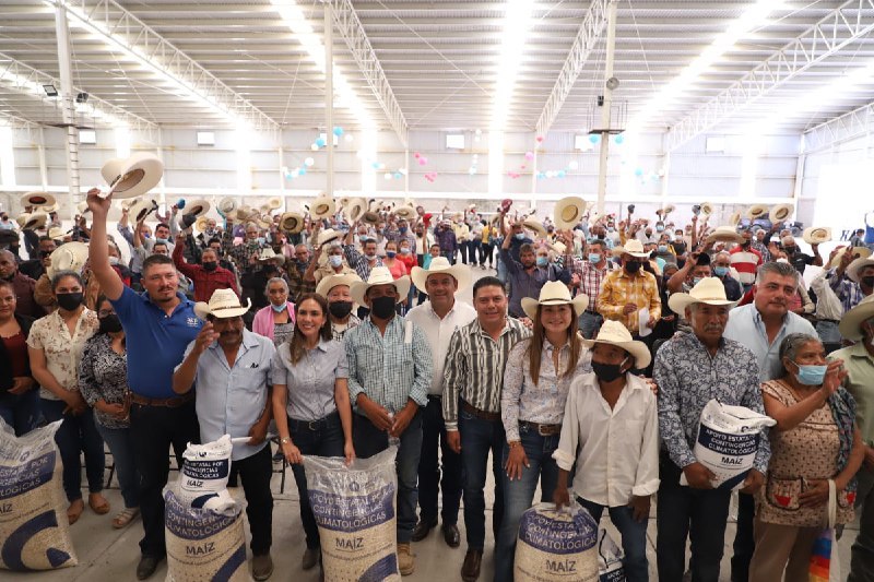 Entregan 40 toneladas de maíz a 199 familias de campesinos de Peñamiller.