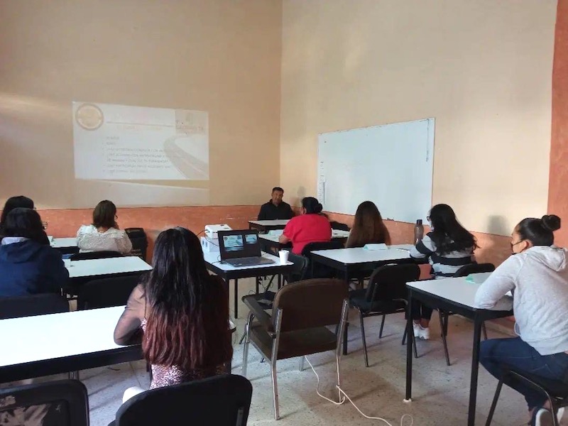 Realizan cursos de manejo para mujeres en Cadereyta de Montes