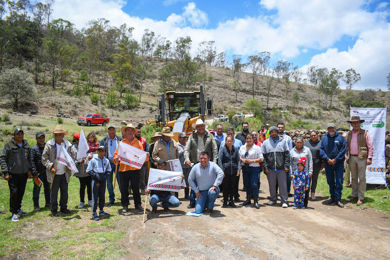 René Mejía pone en marcha obras por 34 mdp en Amealco.