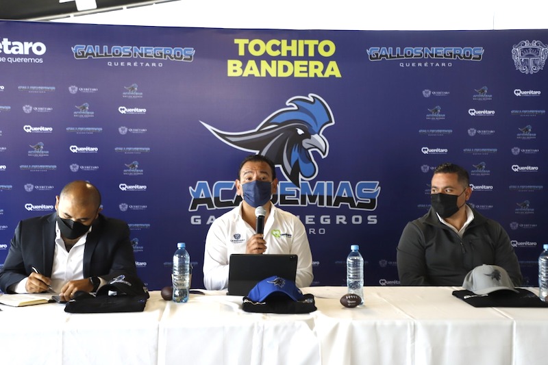 Anuncian la creación de las Academias Tochito Bandera en Querétaro.