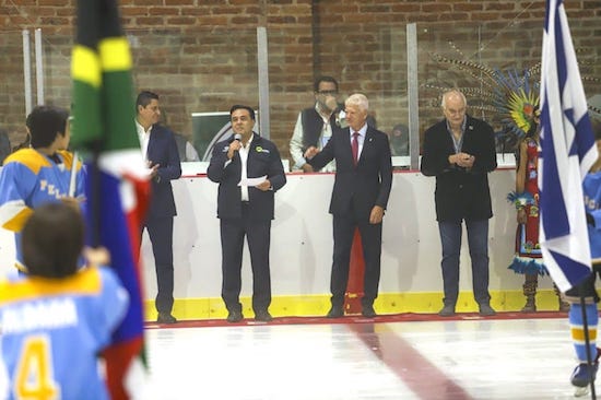 Participa Luis Nava en inauguración del Torneo Mundial de Hockey sobre Hielo con sede en Querétaro.