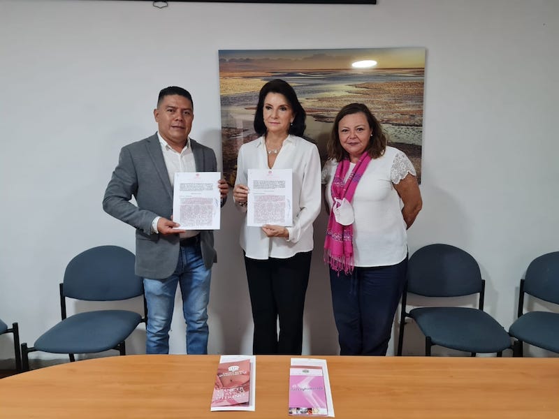Peñamiller y Grupo Reto firman convenio para detectar cáncer de mama
