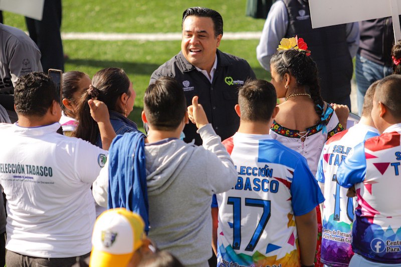 Luis Nava inaugura Torneo de Futbol Nacional de inclusión Gallos Smiling.