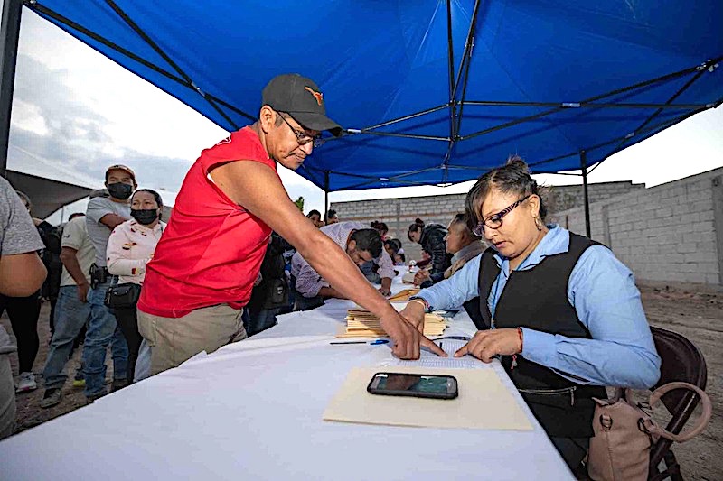 El Marqués y la CEA entregan 169 contratos de agua potable en La Piedad.