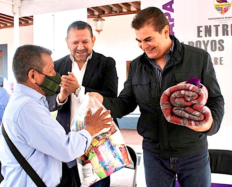 Entrega Toño Mejía Lira apoyos sociales a familias de 25 delegaciones.