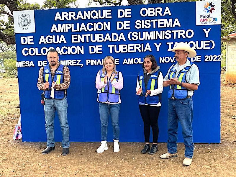 La Alcaldesa de Pinal de Amoles, Lupita Ramírez Plaza, encabeza el arranque de obra para dotar de agua a Mesa de Ramírez.