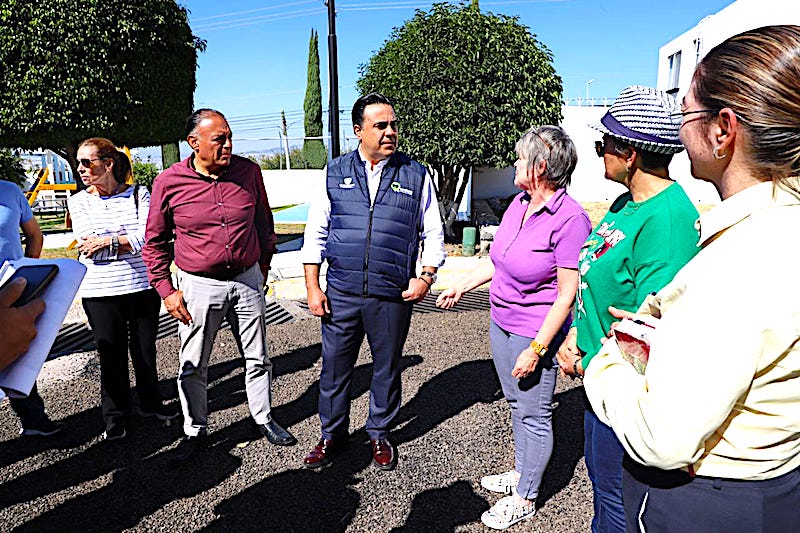 Luis Nava visita la Col. Monte Blanco; supervisa mejora en áreas comunes y escucha a ciudadanos