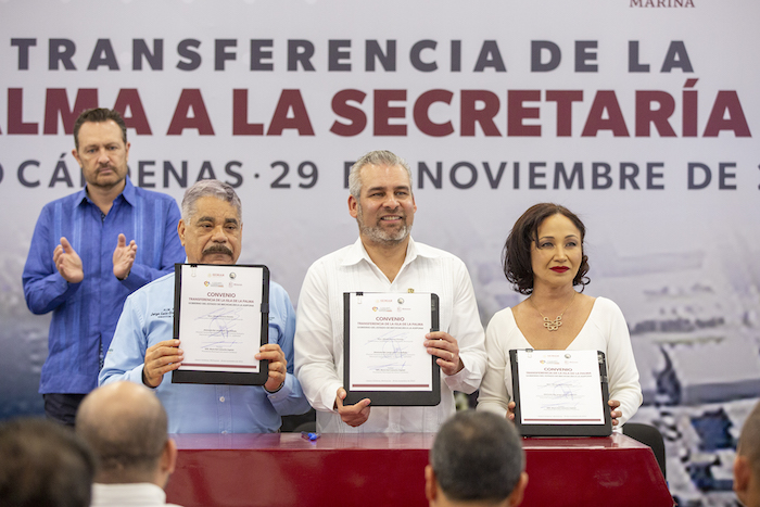 Testifica el Gobernador Mauricio Kuri firma de convenio de transferencia de la Isla de la Pala a la SEMAR.